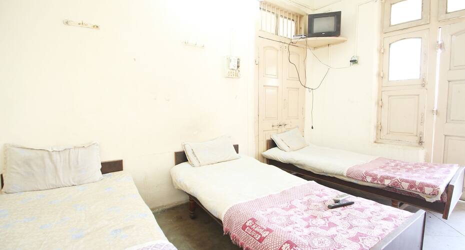 Hotel Cadilac, Ahmedabad 5